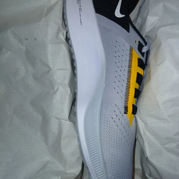 Nike Air Zoom Pegasus 38 in Wolf Grey and Black Pittsburg Steelers. - Picture 7 of 8